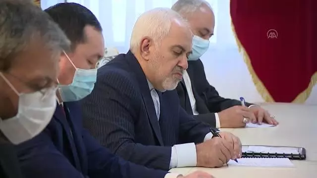 Kırgızistan Cumhurbaşkanı Caparov İran Dışişleri Bakanı Zarif'i kabul etti Kırgızistan Cumhurbaşkanı Caparov İran Dışişleri Bakanı Zarif'i kabul etti