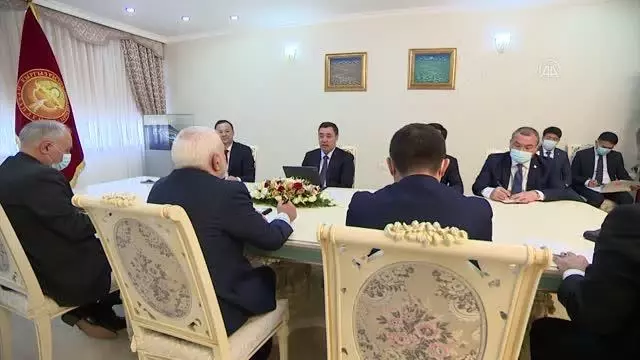 Kırgızistan Cumhurbaşkanı Caparov İran Dışişleri Bakanı Zarif'i kabul etti Kırgızistan Cumhurbaşkanı Caparov İran Dışişleri Bakanı Zarif'i kabul etti