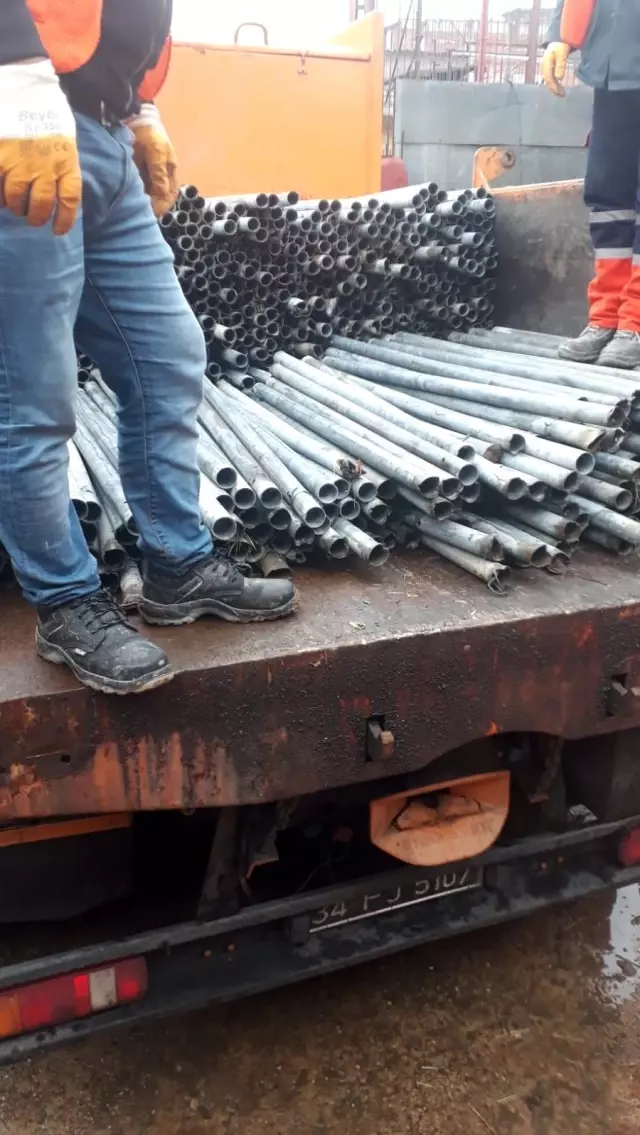 Kırklareli otoyolunda 764 galvaniz direği çalındı Kırklareli otoyolunda 764 galvaniz direği çalındı