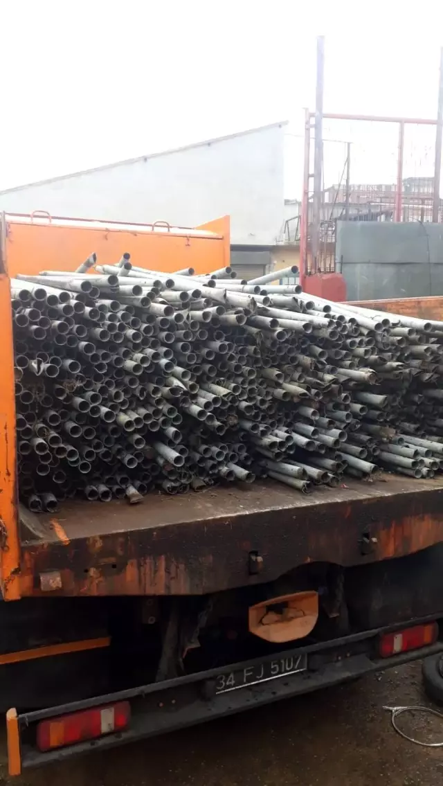 Kırklareli otoyolunda 764 galvaniz direği çalındı Kırklareli otoyolunda 764 galvaniz direği çalındı