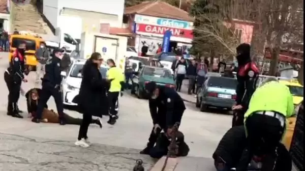 KIRŞEHİR'DE SİLAHLI KAVGA 1'İ POLİS 2 YARALI KIRŞEHİR'DE SİLAHLI KAVGA 1'İ POLİS 2 YARALI