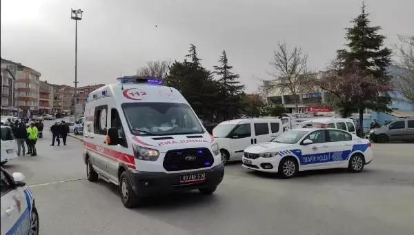 KIRŞEHİR'DE SİLAHLI KAVGA 1'İ POLİS 2 YARALI KIRŞEHİR'DE SİLAHLI KAVGA 1'İ POLİS 2 YARALI
