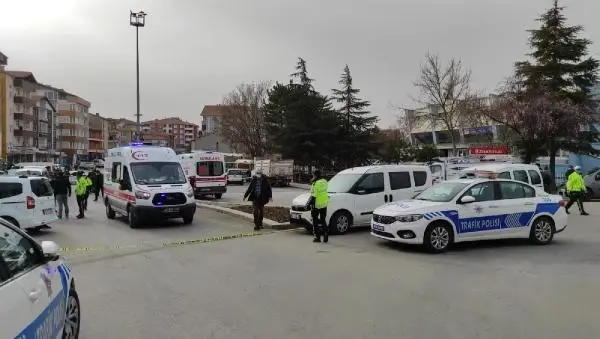 KIRŞEHİR'DE SİLAHLI KAVGA 1'İ POLİS 2 YARALI KIRŞEHİR'DE SİLAHLI KAVGA 1'İ POLİS 2 YARALI