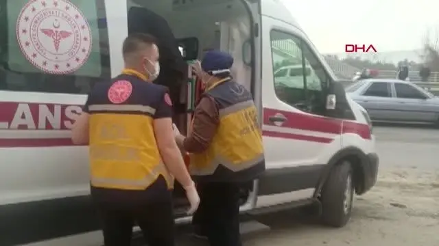 KOCAELİ KALDIRIMA ÇARPAN OTOMOBİL TAKLA ATTI 5 YARALI KOCAELİ KALDIRIMA ÇARPAN OTOMOBİL TAKLA ATTI 5 YARALI