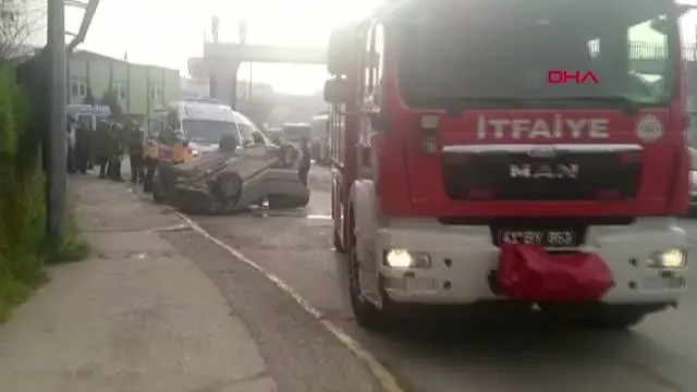 KOCAELİ KALDIRIMA ÇARPAN OTOMOBİL TAKLA ATTI 5 YARALI KOCAELİ KALDIRIMA ÇARPAN OTOMOBİL TAKLA ATTI 5 YARALI