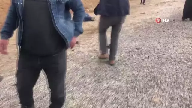 Kontrolden çıkan kamyonet takla attı: 2 ölü, 4 yaralı Kontrolden çıkan kamyonet takla attı: 2 ölü, 4 yaralı
