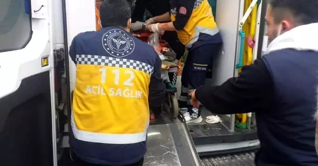 Kontrolden çıkan pat patın altında kalan sürücü yaralandı Kontrolden çıkan pat patın altında kalan sürücü yaralandı