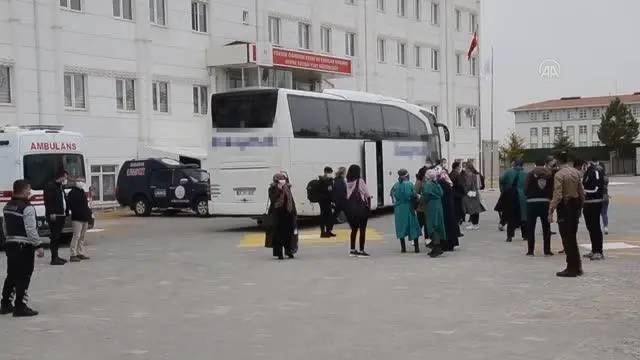 Kovid-19 testi pozitif çıkan yolcunun bulunduğu otobüsteki 16 kişi karantinaya alındı Kovid-19 testi pozitif çıkan yolcunun bulunduğu otobüsteki 16 kişi karantinaya alındı
