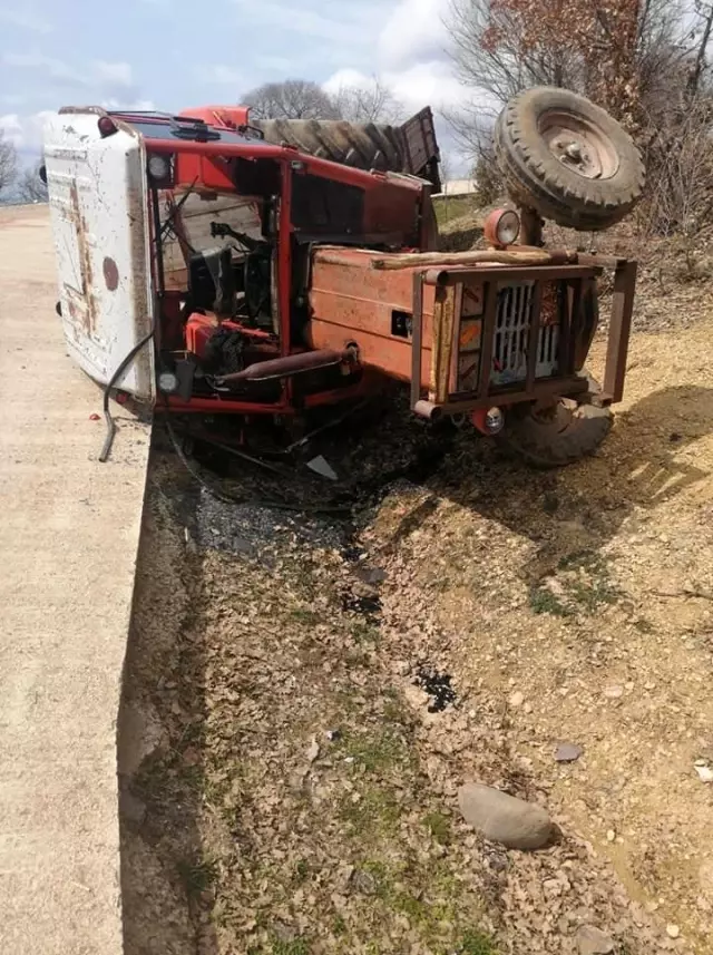 Köy muhtarlarından kazalara sebep olan beton yola tepki Köy muhtarlarından kazalara sebep olan beton yola tepki