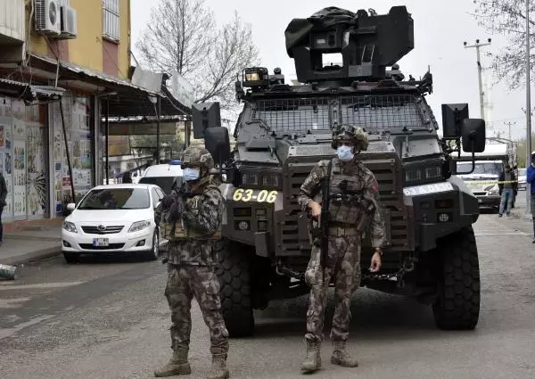 Son dakika haberleri! ŞANLIURFA KUAFÖRDE TIRAŞ OLURKEN ÖLDÜRÜLDÜ Son dakika haberleri! ŞANLIURFA KUAFÖRDE TIRAŞ OLURKEN ÖLDÜRÜLDÜ
