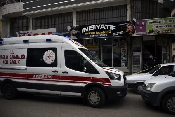 Son dakika haberleri! ŞANLIURFA KUAFÖRDE TIRAŞ OLURKEN ÖLDÜRÜLDÜ Son dakika haberleri! ŞANLIURFA KUAFÖRDE TIRAŞ OLURKEN ÖLDÜRÜLDÜ