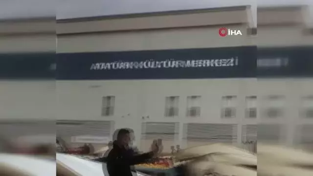 Facianın eşiğinden dönüldü: Fırtına nedeniyle çatı, pazaryerinin üstüne düştü Facianın eşiğinden dönüldü: Fırtına nedeniyle çatı, pazaryerinin üstüne düştü