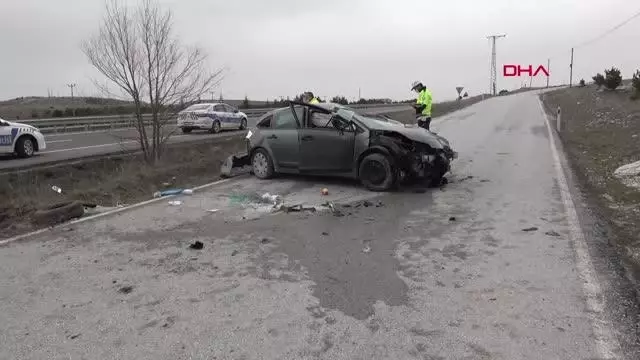 KÜTAHYA TAKLA ATAN OTOMOBİLDEKİ BİRİ ÇOCUK 3 KİŞİ YARALANDI KÜTAHYA TAKLA ATAN OTOMOBİLDEKİ BİRİ ÇOCUK 3 KİŞİ YARALANDI
