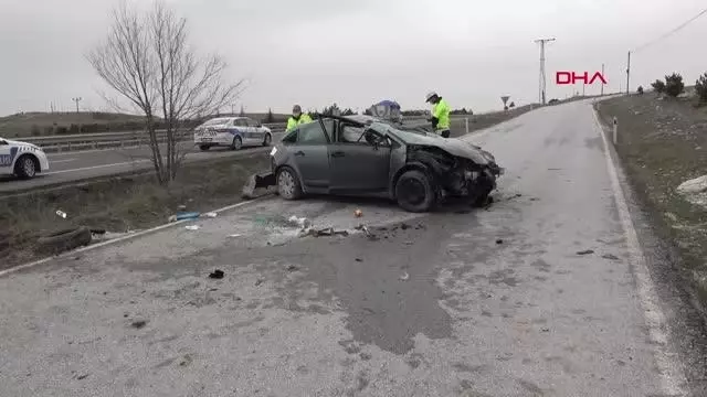 KÜTAHYA TAKLA ATAN OTOMOBİLDEKİ BİRİ ÇOCUK 3 KİŞİ YARALANDI KÜTAHYA TAKLA ATAN OTOMOBİLDEKİ BİRİ ÇOCUK 3 KİŞİ YARALANDI