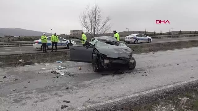KÜTAHYA TAKLA ATAN OTOMOBİLDEKİ BİRİ ÇOCUK 3 KİŞİ YARALANDI KÜTAHYA TAKLA ATAN OTOMOBİLDEKİ BİRİ ÇOCUK 3 KİŞİ YARALANDI