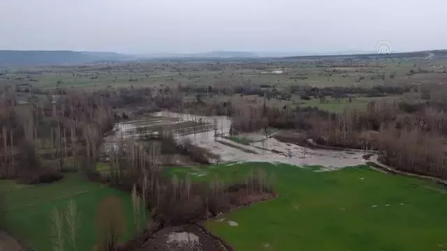 Kuvvetli sağanak nedeniyle ekili tarım arazileri sular altında kaldı Kuvvetli sağanak nedeniyle ekili tarım arazileri sular altında kaldı