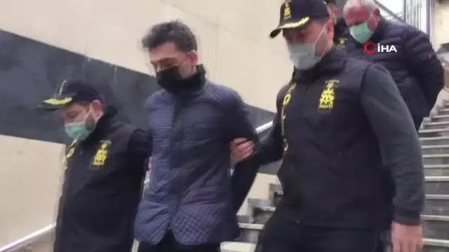 Son dakika: Kuyumcunun sandalyeyle kovaladığı silahlı soyguncular yakalandı Son dakika: Kuyumcunun sandalyeyle kovaladığı silahlı soyguncular yakalandı
