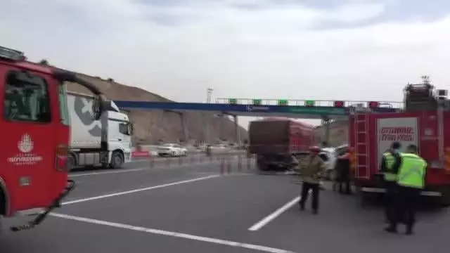 Kamyona arkadan çarpan sürücü hayatını kaybetti Kamyona arkadan çarpan sürücü hayatını kaybetti