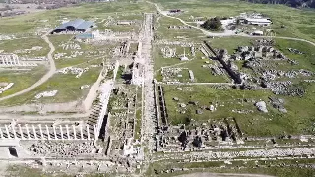 Laodikya Antik Tiyatrosu, 1600 yıllık hasretin ardından izleyicilerini ağırlamak için gün sayıyor Laodikya Antik Tiyatrosu, 1600 yıllık hasretin ardından izleyicilerini ağırlamak için gün sayıyor