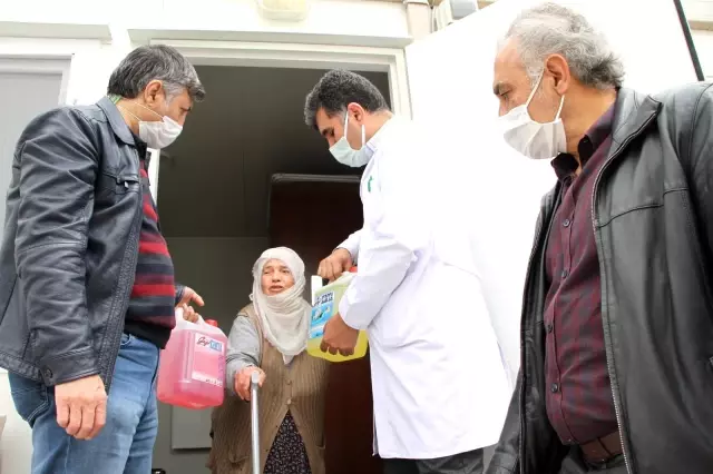 Son dakika haberleri | Liseliler üretti, 65 yaş üstüne ücretsiz dağıtıldı Son dakika haberleri | Liseliler üretti, 65 yaş üstüne ücretsiz dağıtıldı