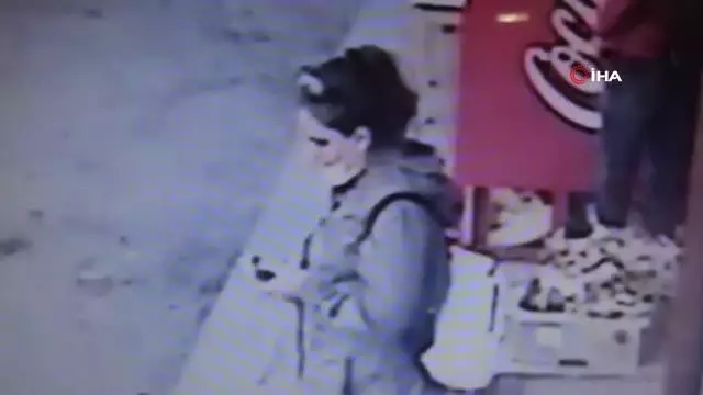 Lokantadaki 2 ayrı hırsızlık güvenlik kamerasına yansıdı Lokantadaki 2 ayrı hırsızlık güvenlik kamerasına yansıdı