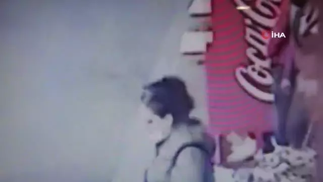 Lokantadaki 2 ayrı hırsızlık güvenlik kamerasına yansıdı Lokantadaki 2 ayrı hırsızlık güvenlik kamerasına yansıdı