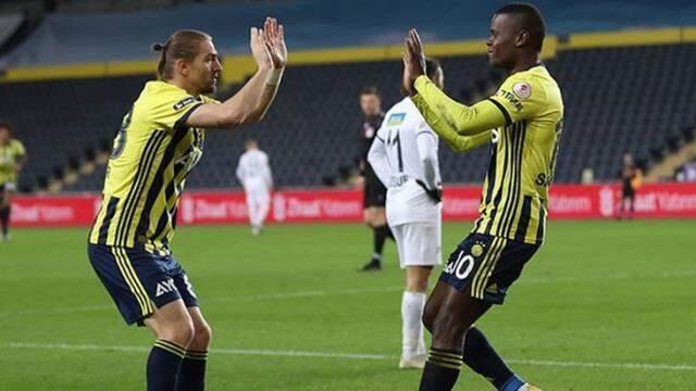 Caner, angry with Samatta during the match, cursed at his friend, which was heard on the screens. Caner, angry with Samatta during the match, cursed at his friend, which was heard on the screens.