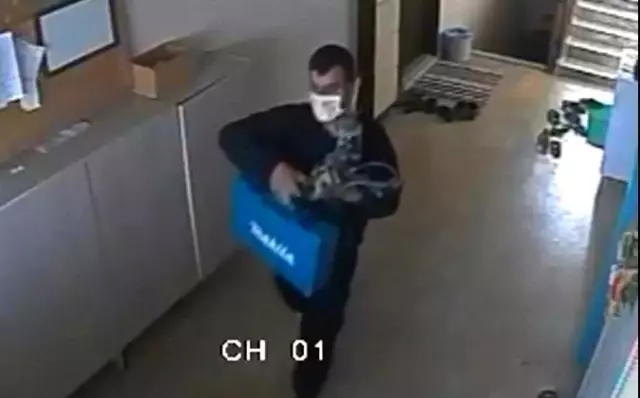 Matkap hırsızı önce kameraya sonra polise yakalandı Matkap hırsızı önce kameraya sonra polise yakalandı