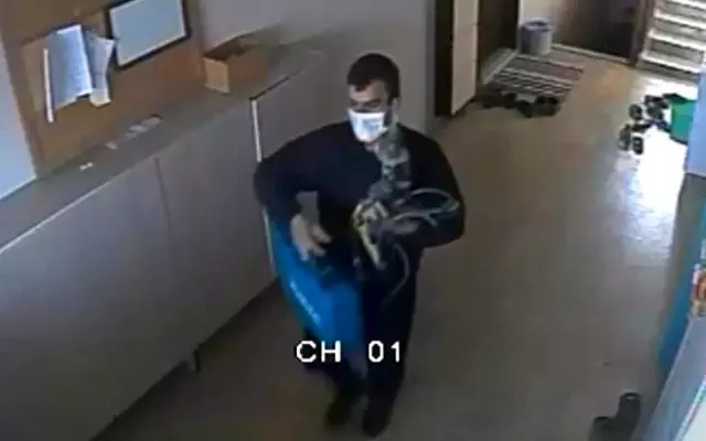 Matkap hırsızı önce kameraya sonra polise yakalandı Matkap hırsızı önce kameraya sonra polise yakalandı