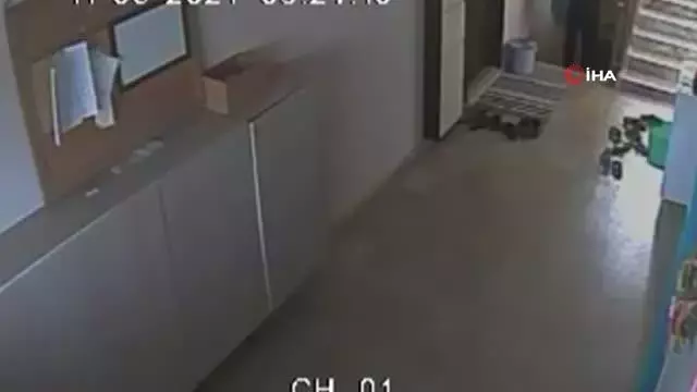 Matkap hırsızı önce kameraya sonra polise yakalandı Matkap hırsızı önce kameraya sonra polise yakalandı