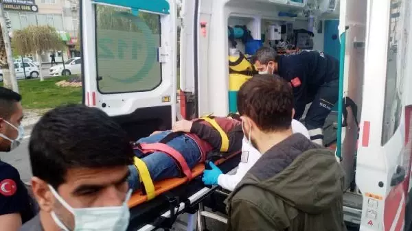 ADIYAMAN MOTOSİKLET YAYALARA ÇARPTI 4 YARALI ADIYAMAN MOTOSİKLET YAYALARA ÇARPTI 4 YARALI