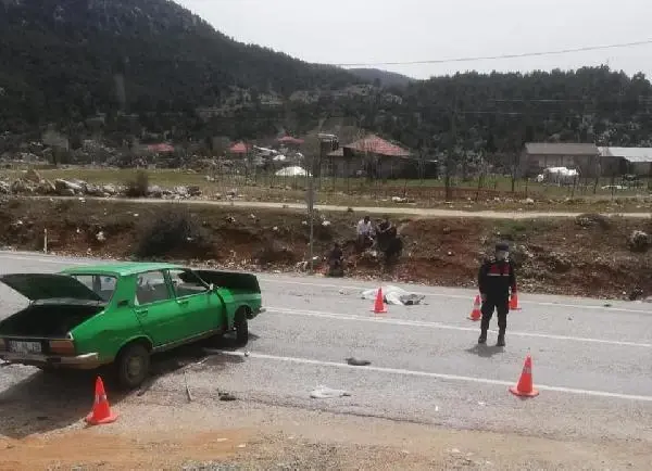 Muğla'da otomobil ile TIR çarpıştı: 2 ölü Muğla'da otomobil ile TIR çarpıştı: 2 ölü
