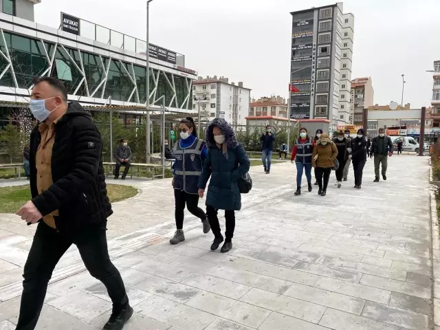 Niğde'de fuhuş operasyonu: 3'ü yabancı uyruklu 5 gözaltı Niğde'de fuhuş operasyonu: 3'ü yabancı uyruklu 5 gözaltı