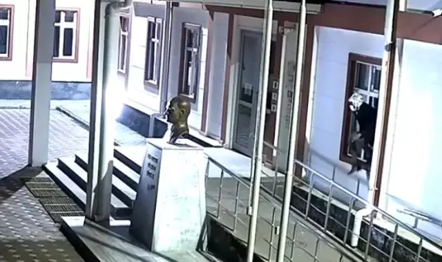 Okul kantininden hırsızlık kamerada Okul kantininden hırsızlık kamerada