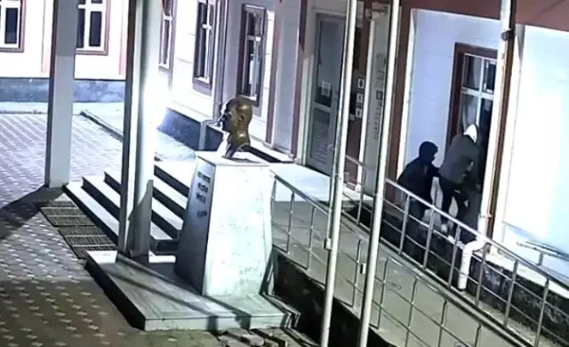 Okul kantininden hırsızlık kamerada Okul kantininden hırsızlık kamerada