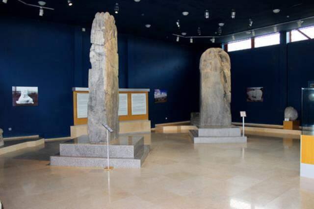 Orhun Yazıtlarını kim yazdı? Orhun Yazıtları nedir?