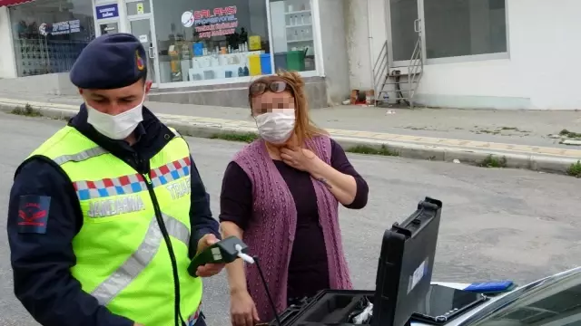 (ÖZEL)Park halindeki araca çarpan kadın sürücü 'Kronik astımım' dedi, 2.47 promil alkollü çıktı (ÖZEL)Park halindeki araca çarpan kadın sürücü 'Kronik astımım' dedi, 2.47 promil alkollü çıktı