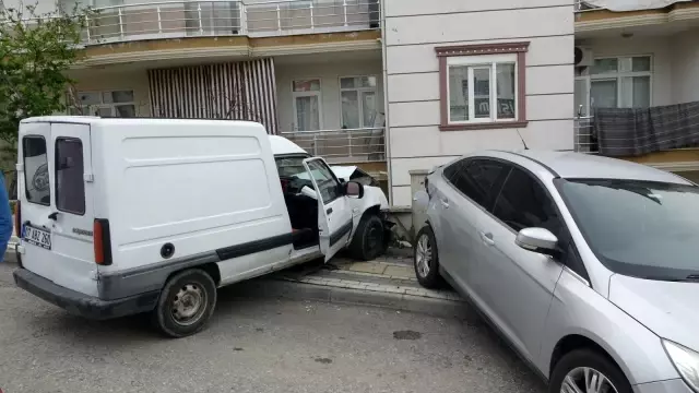 (ÖZEL)Park halindeki araca çarpan kadın sürücü 'Kronik astımım' dedi, 2.47 promil alkollü çıktı (ÖZEL)Park halindeki araca çarpan kadın sürücü 'Kronik astımım' dedi, 2.47 promil alkollü çıktı