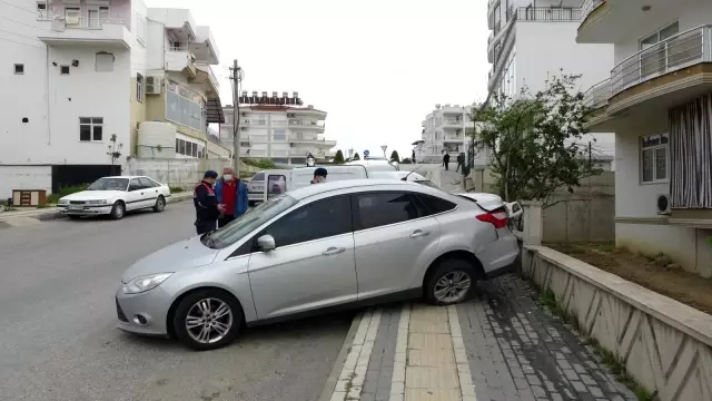 (ÖZEL)Park halindeki araca çarpan kadın sürücü 'Kronik astımım' dedi, 2.47 promil alkollü çıktı (ÖZEL)Park halindeki araca çarpan kadın sürücü 'Kronik astımım' dedi, 2.47 promil alkollü çıktı