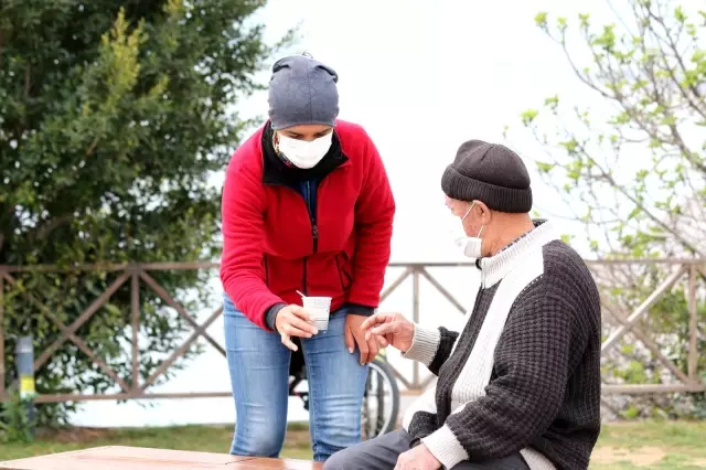 Pandemide mahallelinin hediye ettiği bisiklet ekmek kapısı oldu Pandemide mahallelinin hediye ettiği bisiklet ekmek kapısı oldu