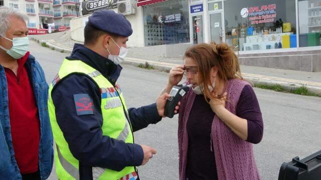 Park halindeki araca çarptıktan sonra 'Kronik astımım var' diyen sürücü, 2.47 promil alkollü çıktı Park halindeki araca çarptıktan sonra 'Kronik astımım var' diyen sürücü, 2.47 promil alkollü çıktı