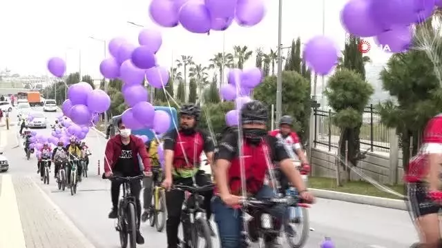 Pedalları kanser hastaları için çevirdiler, gökyüzüne mor balonlar uçurdular Pedalları kanser hastaları için çevirdiler, gökyüzüne mor balonlar uçurdular