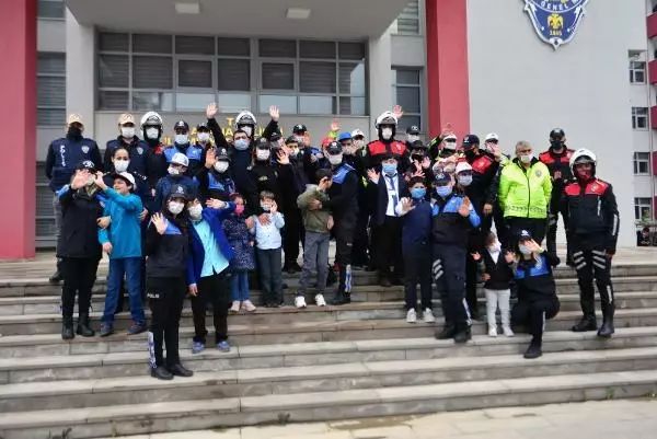 Son dakika haberleri... Polisin operasyon araçları bu kez engelli çocuklar için çalıştı Son dakika haberleri... Polisin operasyon araçları bu kez engelli çocuklar için çalıştı