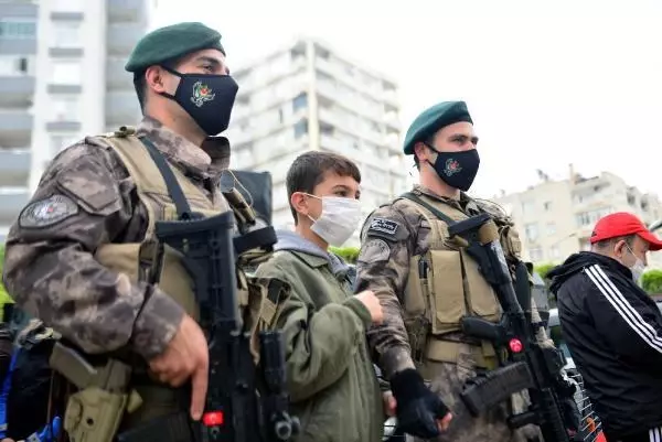 Son dakika haberleri... Polisin operasyon araçları bu kez engelli çocuklar için çalıştı Son dakika haberleri... Polisin operasyon araçları bu kez engelli çocuklar için çalıştı