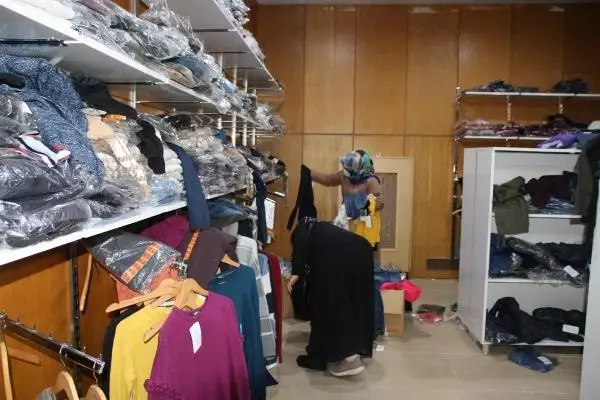 RAMAZAN ÖNCESİ 4 BİN KİŞİYE GİYECEK YARDIMI RAMAZAN ÖNCESİ 4 BİN KİŞİYE GİYECEK YARDIMI