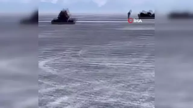 - Rusya'da 2 askeri kamyon Baykal Gölü'ne gömüldü - Rusya'da 2 askeri kamyon Baykal Gölü'ne gömüldü