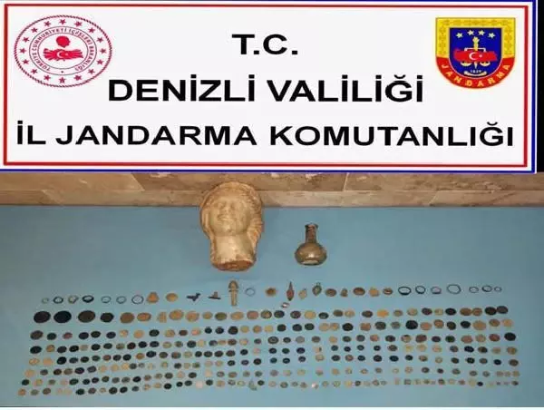 Salça kutusundan 296 parça tarihi eser çıktı Salça kutusundan 296 parça tarihi eser çıktı