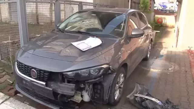 Sancaktepe'de seyir halindeyken bayılan kamyon sürücüsü 5 aracı biçti Sancaktepe'de seyir halindeyken bayılan kamyon sürücüsü 5 aracı biçti
