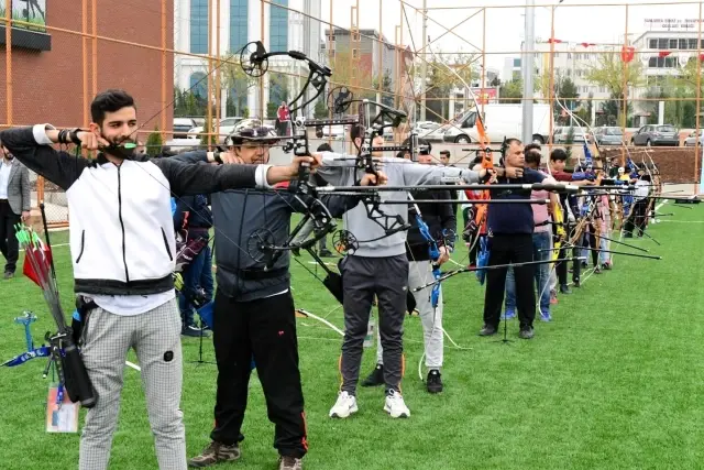 Şanlıurfa'da ata sporu okçuluk turnuvası Şanlıurfa'da ata sporu okçuluk turnuvası