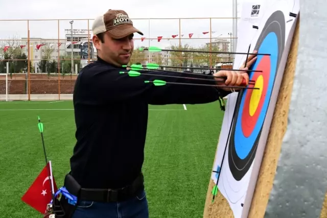Şanlıurfa'da ata sporu okçuluk turnuvası Şanlıurfa'da ata sporu okçuluk turnuvası